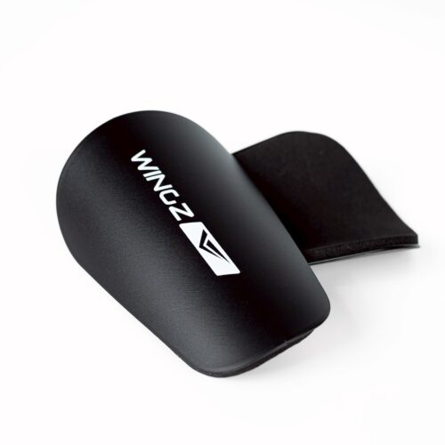 สนับแข้ง Wingz FG-04 สีดำ